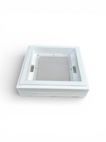 Mini Plus Styropor Beute ohne Rahmen – Boden mit Alu-Lüftungsgitter & 2 Fluglöchern Apisfarm Imkerei