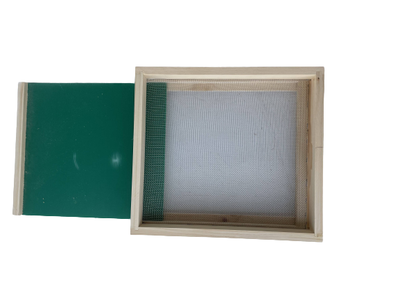 DN Beute Dr. Liebig mit 30 gedrahteten Rähmchen – hochwertige Bienenbeute aus Weymouthskiefer von Apisfarm