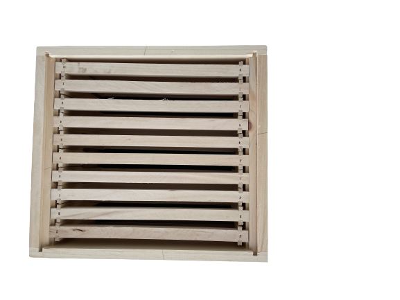 DN Beute Dr. Liebig mit 30 gedrahteten Rähmchen – hochwertige Bienenbeute aus Weymouthskiefer von Apisfarm